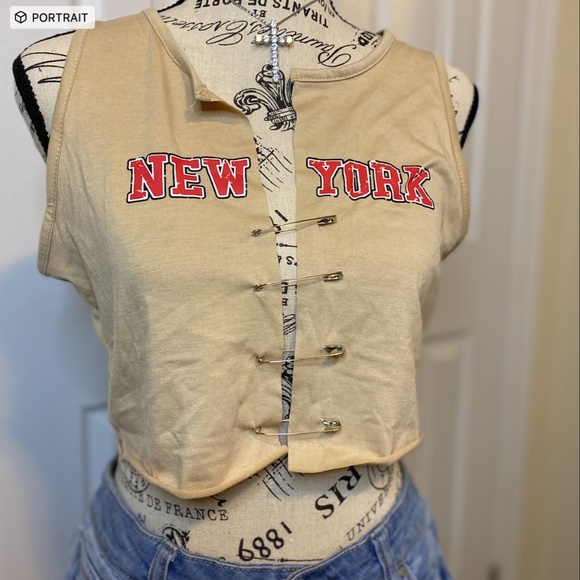 NEW YORK CROP TOP - Picture 1 of 4